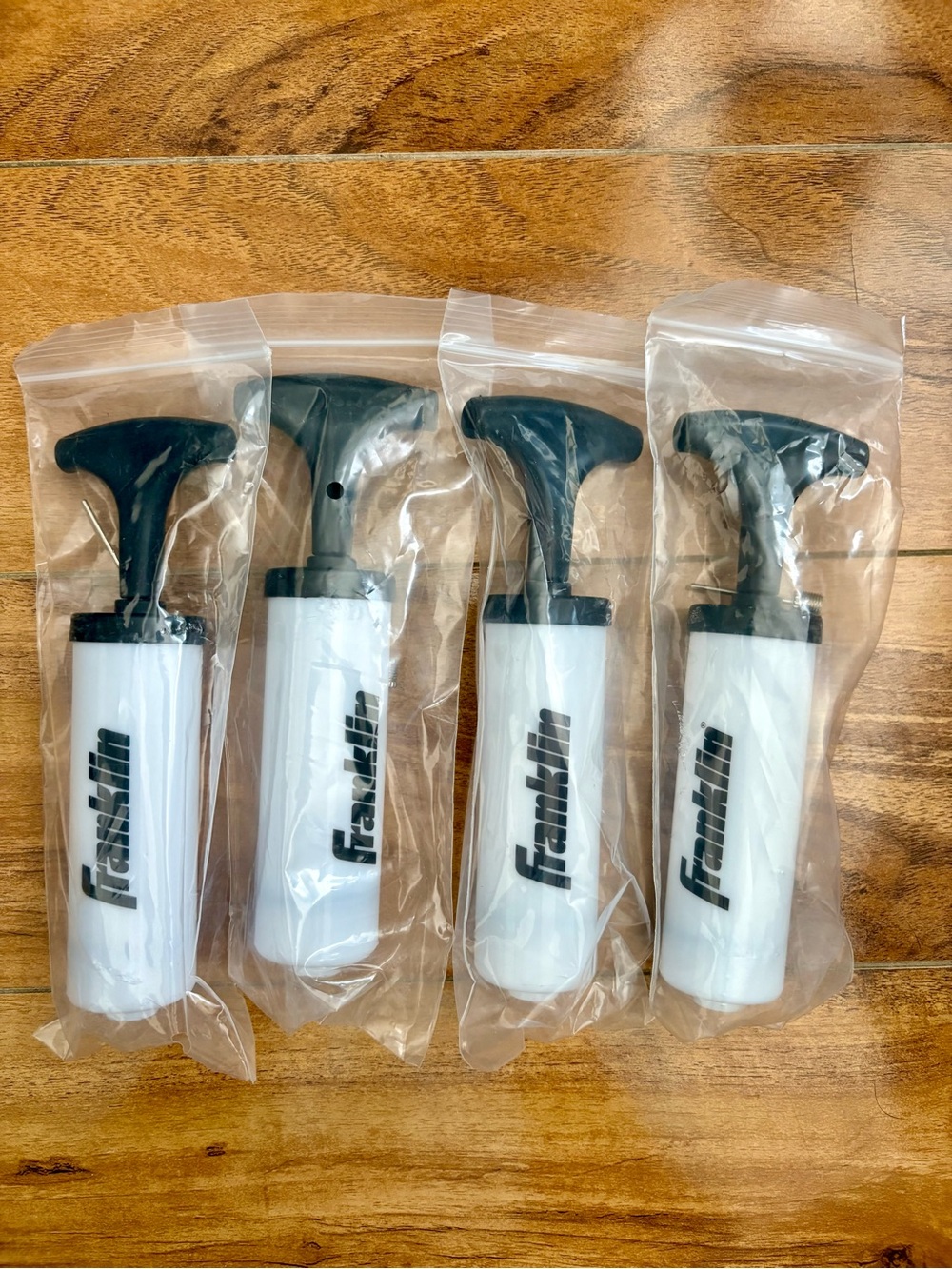 Franklin White and Black Air Pump - Pack of 4